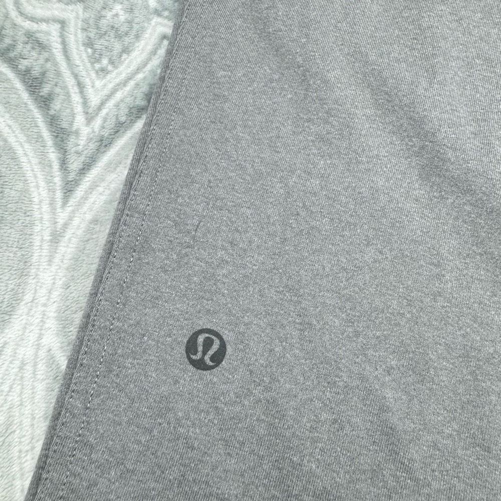 Mens Lululemon Short - Picture 3 of 5